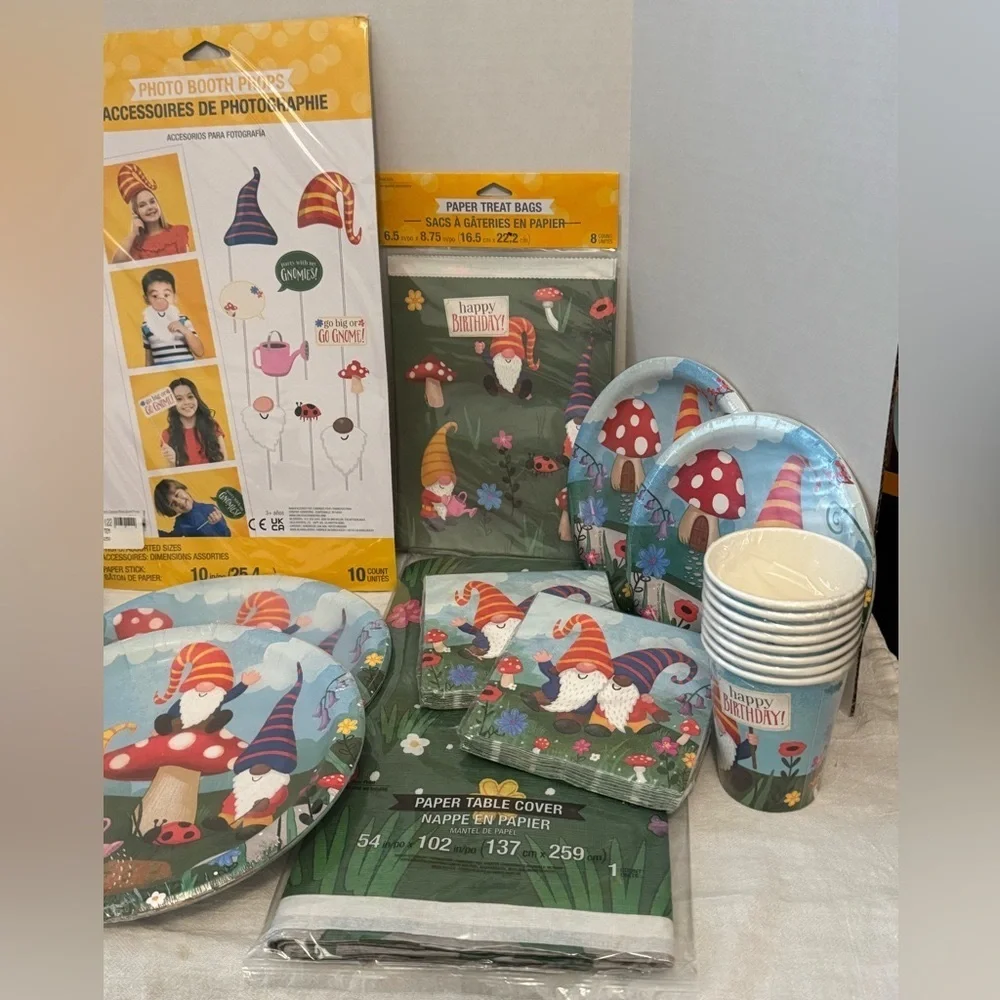 Party Creations Party Gnomes Party set for 16